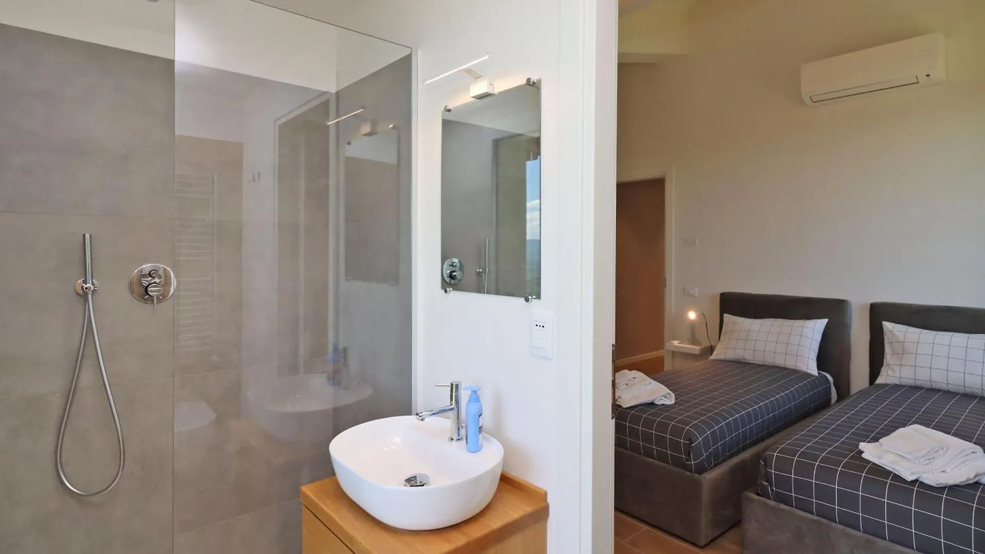 Villa Poggio Ai Sassi-Private Villa & Pool ريغلو 0*,  إيطاليا